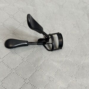 Black Eyelash Curler